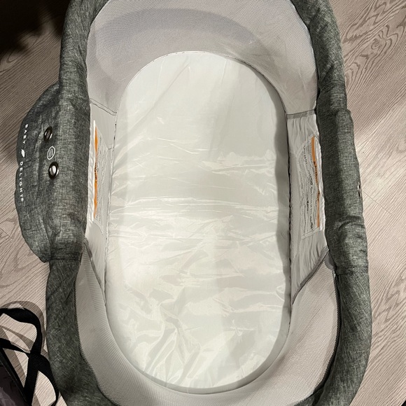 Baby Delight Rocking Bassinet - Picture 7 of 8